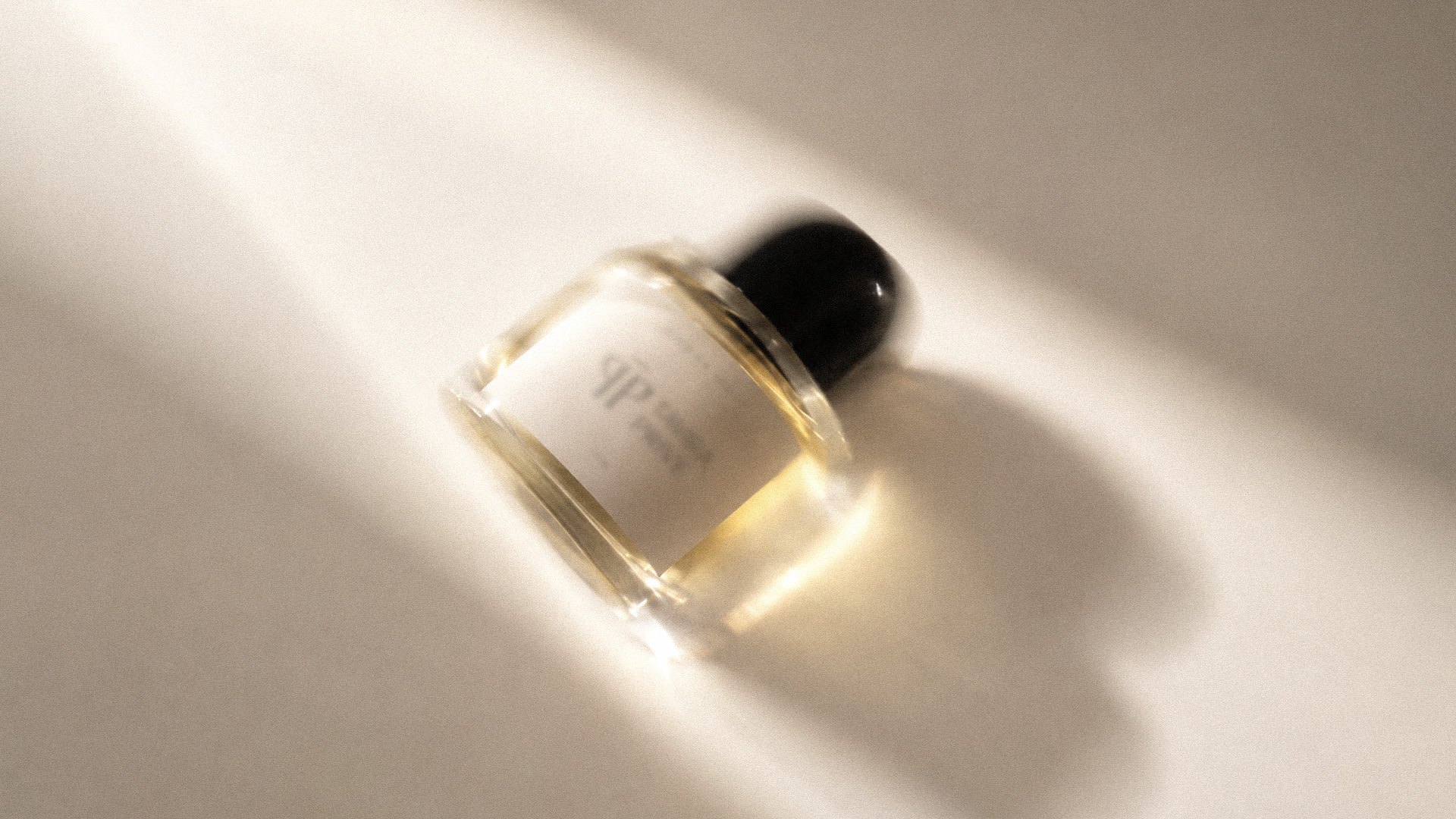Extrait vs. Eau de Parfum: Understanding Fragrance Concentration