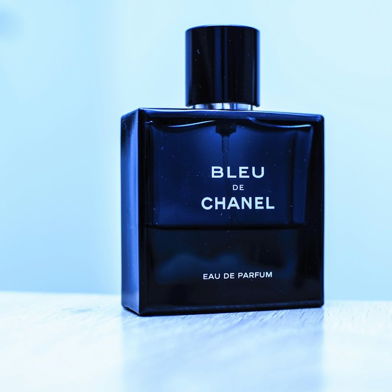 The Art of Scent Layering: Creating a Bespoke Olfactory Signature